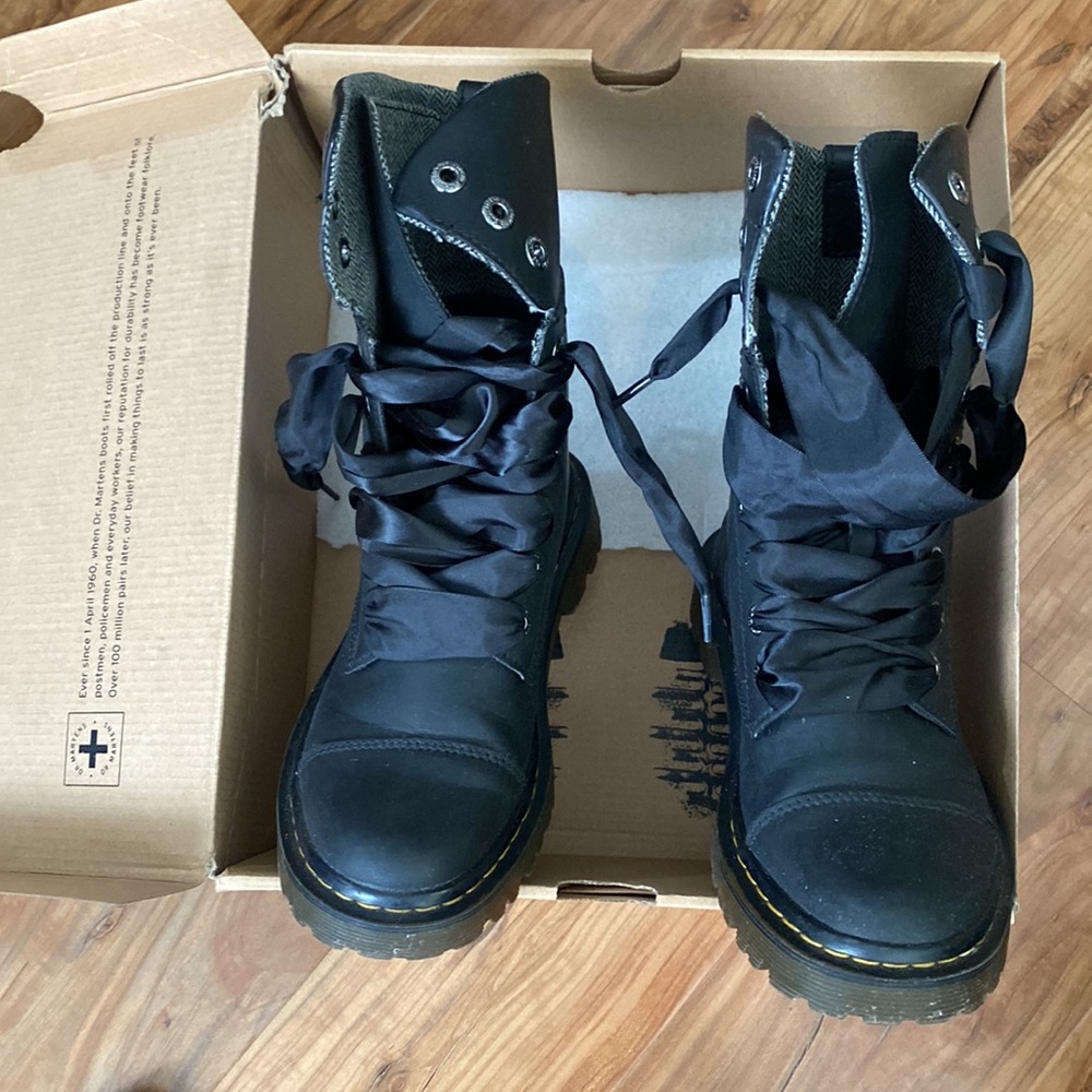Dr Martens Ribbon Combat Boots